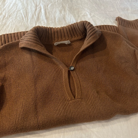 Everlane Women's Brown Crew Neck Sweater - Picture 3 of 3